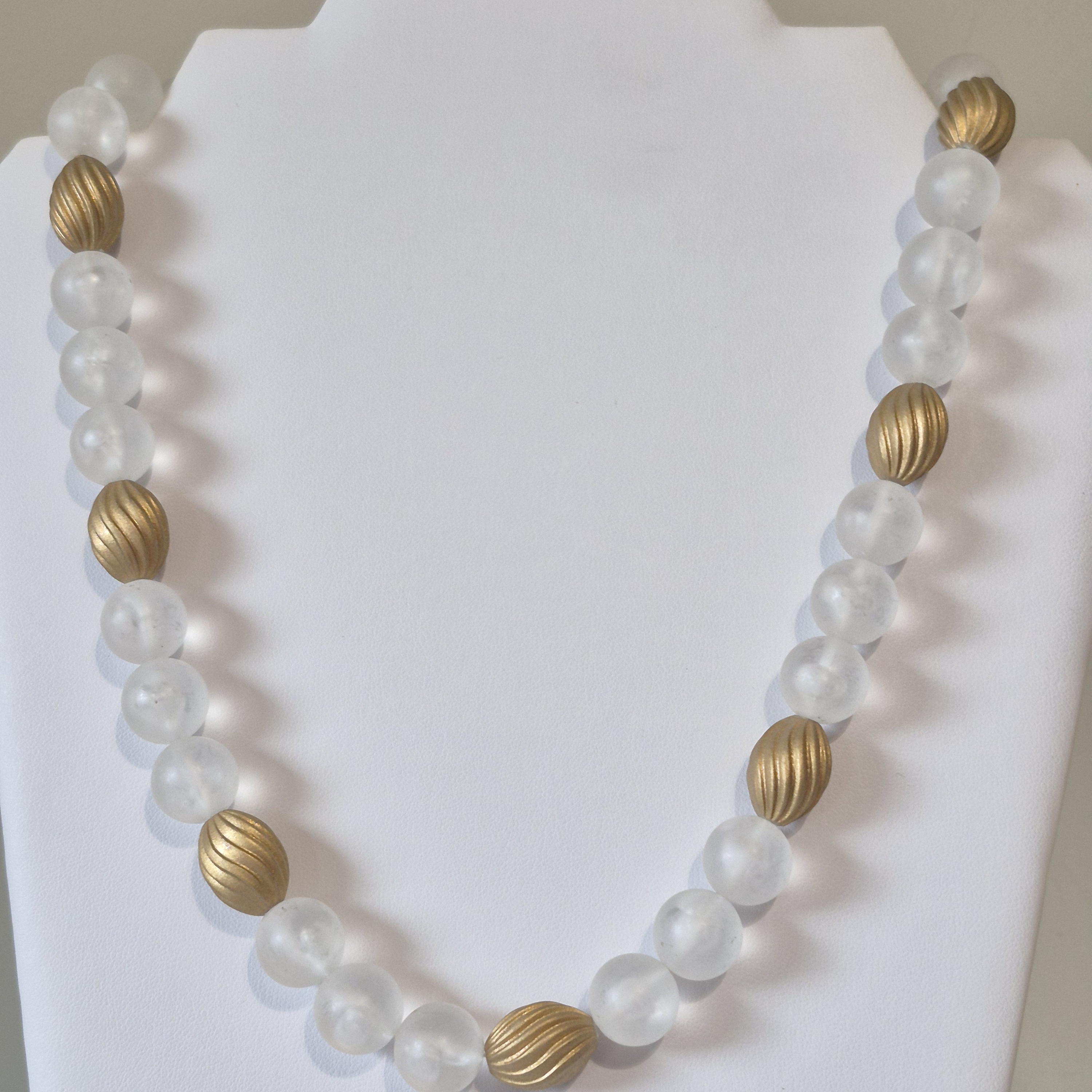 Glam Vintage 1980s Beaded Necklace 12$